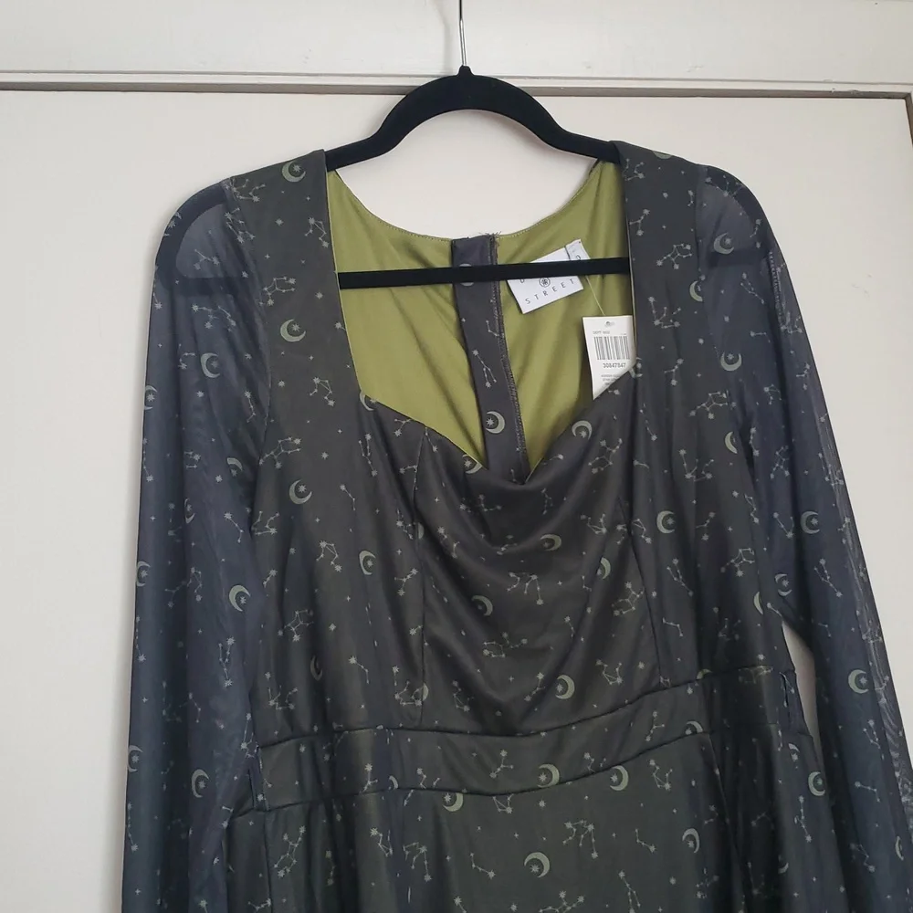 Daisy's Street Gold Constellation Chain Belt Long-sleeve Dress (Plus size) - Picture 5 of 16